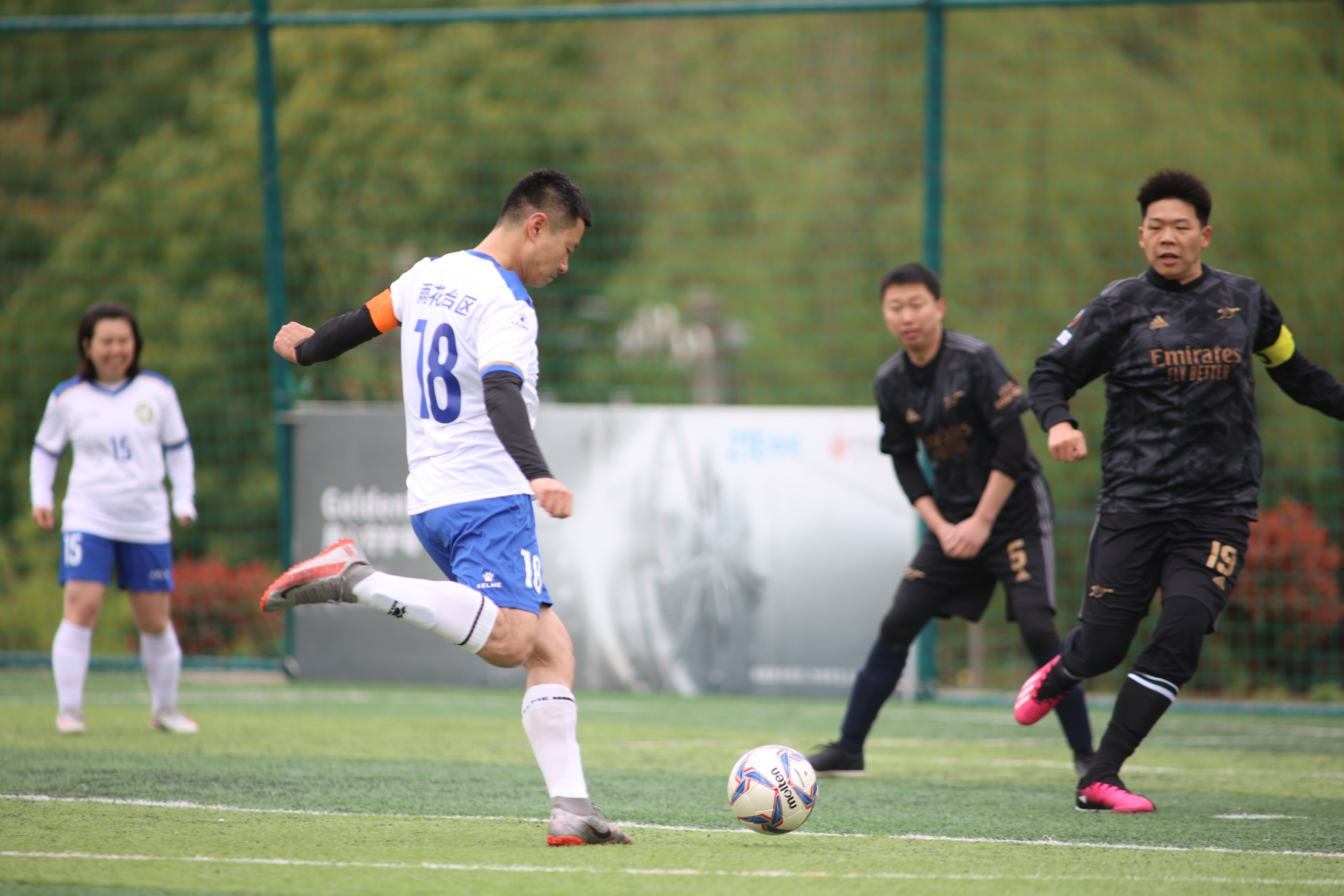 足球情报局揭秘欧洲五大联赛转会内幕豪门争抢新星谁能笑到最后